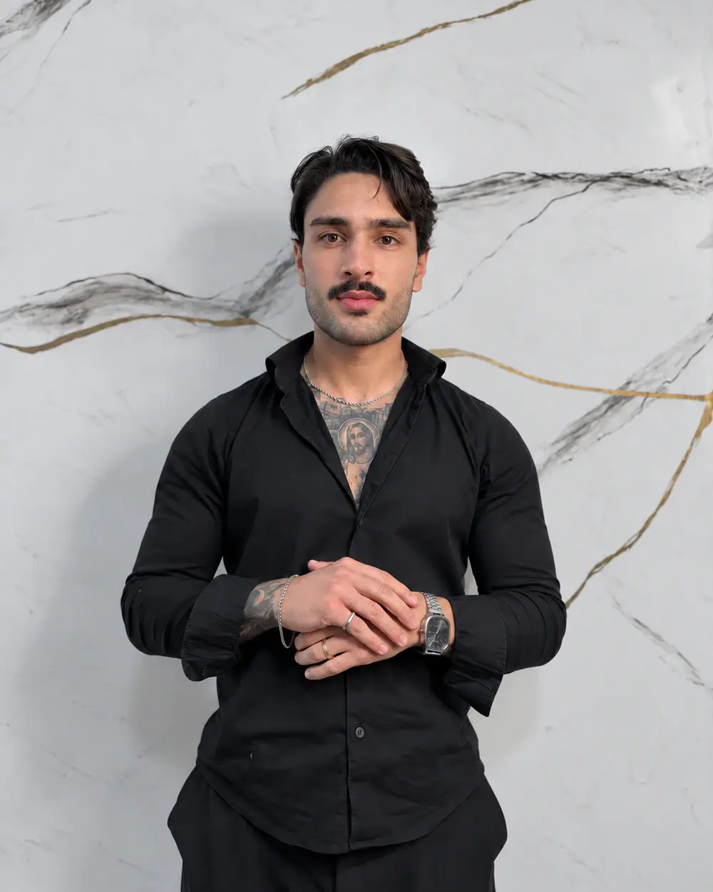 Retrato de Warley Gabriel da Silva, barbeiro visagista da Barbearia Los Feras
